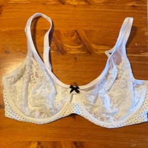 38DD Victoria’s Secret bra